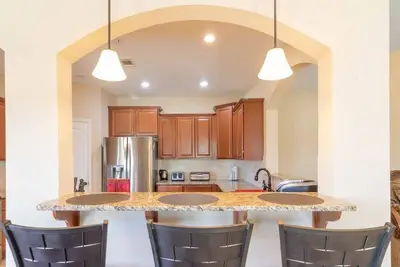 Image de Comfy and Modern! - Wistful on Wisteria Lane