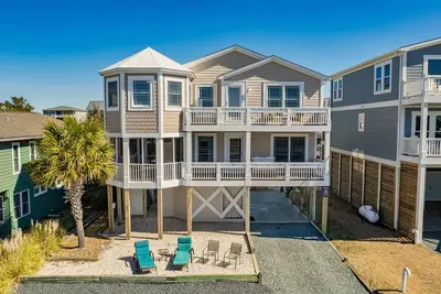 Image de Coastal canal-front gem with multiple decks, private dock, grill, ac, & WiFi