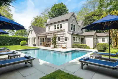 Image de Secluded Oasis in East Hampton, Walk to Town, Bike to the Beach, with. . .