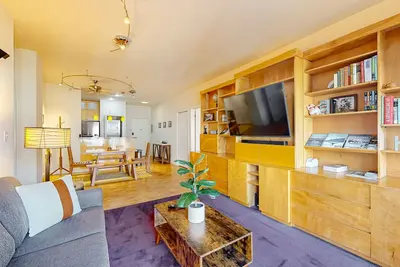 Image de Belltown Court Penthouse | Indoor Pool & 24-Hour Gym | Private Garage Spot