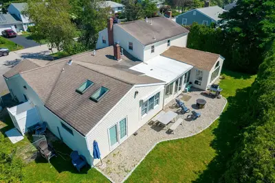 Image de Walk to Scarborough Beach, sleeps 16 with central a/c