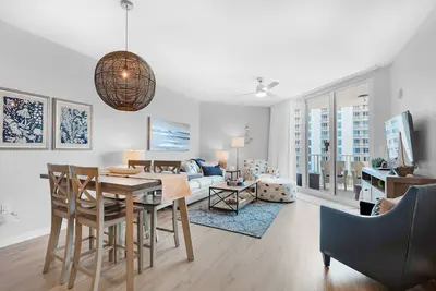 Image de ⛱️Palms 2711 | Lagoon Pool+ Beach Nearby