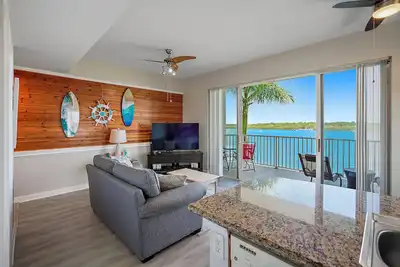 Image de Waterfront Condo Resort! Minutes from Madeira Beaches 🏖
