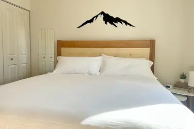 Image de Cozy & Clean 1 Bedroom Apartment - Free Parking
