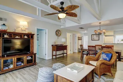 Image de Queens Grant Condo in Palmetto Dunes | Fenced Patio, Grill | Near Beach