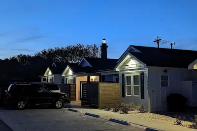 Image de Lighthouse Views, Beach Parking Pass, No Cleaning Fees, & Pets Stay Free