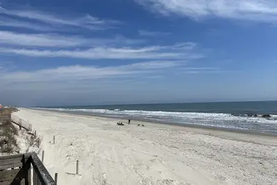 Image de Beautiful oceanfront 3br condo is your home at the beach!