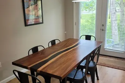Image de White Birch - Riverfront and Newly-Remodeled! Great Location!