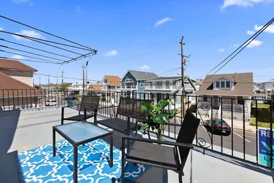Image de Adorable 2 bedroom- 2 blocks from beach & boards