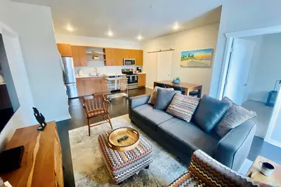 Image de 2 bed/2 bath new condo on Tart trail, bike to dwtn