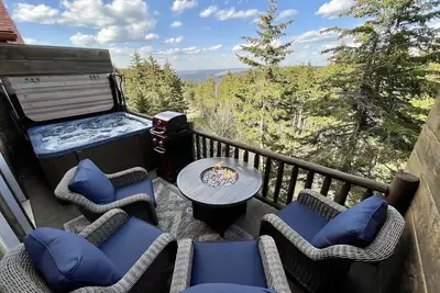 Image de Ski In/Out @ Loggers 16 - Private Hot Tub, 3 Kings, Ps5, 85\" Tv, Rec+Gear Rms