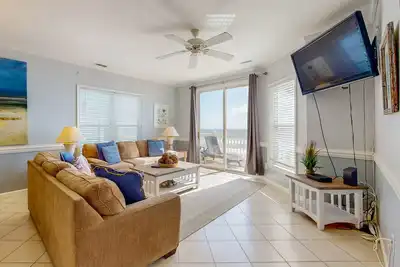Image de Dog-friendly penthouse with oceanfront balcony - steps to Folly Beach Pier