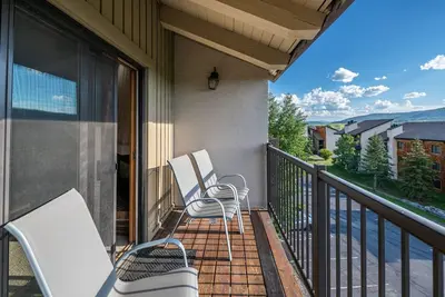 Image de Soak Up Summer in Steamboat! Heated Pool-HotTub-Grill-Walk to Mtn/FreeTown Bus Stop-Deck-Loft-Fp