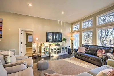 Image de 10 Mi to New Braunfels: Waterfront Seguin Gem
