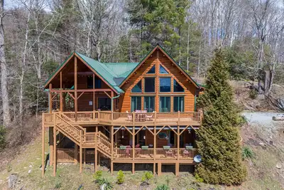 Image de Beary Relaxing Cabin - Big views, two kitchens, hot tub, game table