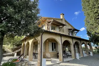 Image de Modern Farmhouse surrounded by vineyard/olive groves, 5 min from the town center