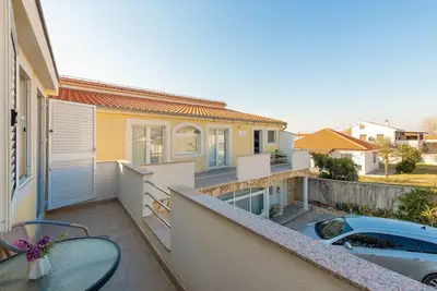 Appartement confortable à Nin avec WiFi
