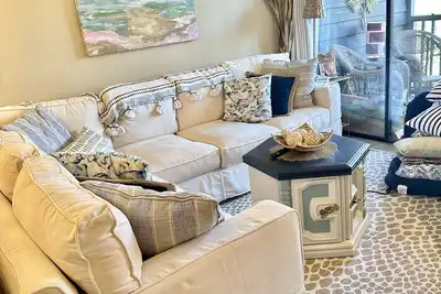 Image de Amazing Atlantic Beach Condo - 2 minute walk to beach