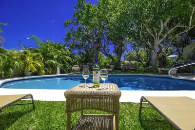 Image de Enchanting Casita with salt water Pool 2 miles from the beach