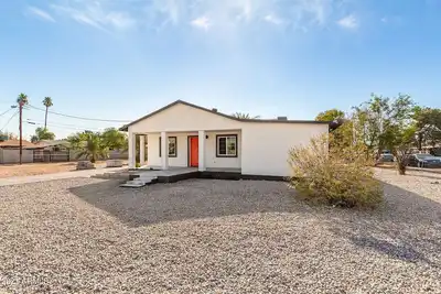 Image de New! Modern Style Home with Fire Pit + Bbq Grill -12 min from State Farm Stadium