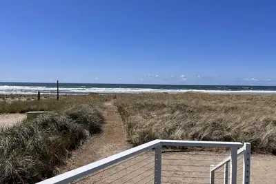 Image de Beach House; directly on the Beach!
