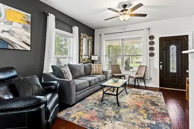 Image de #2 Stadium Suites - Close 2 Airport. Stadium. Beaches. Shopping. Restaurants