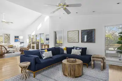 Image de Family Friendly Beach House, Walking distance to Private Beach