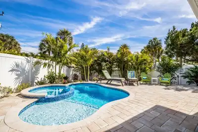 Image de Royal Palm: Pool, 2 Blocks to Beach, Close to Dining & Shopping by Anna Maria Life Vacation Rentals