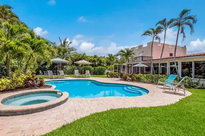 Image de Glory Days: Ami North End, Backyard Oasis, Pool, 1. 5 Bocks to Beach by Anna Maria Life