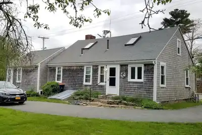 Image de Classic Summer Home | A Mile Walk To The Beach