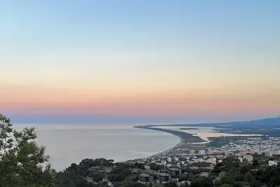 Image de Suite contemporaine avec vue mer imprenable