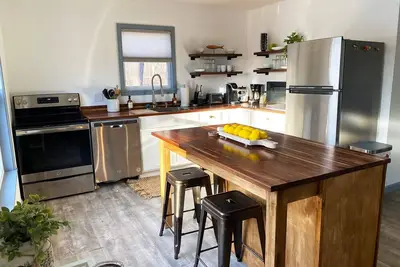 Image de 4 Bedroom Lakehouse w\/ Hot Tub, Firepit, & Game Room