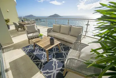 Image de Experience Penthouse Living-Solaria Tower