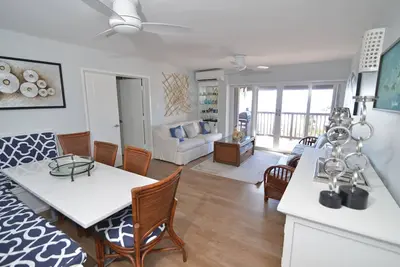 Image de Turquoise blue ocean views. Spacious 4 bedroom/4bath Condo.