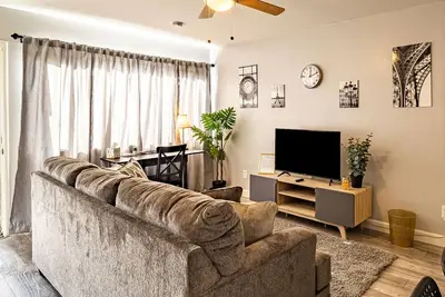 Image de Luxe 2b in Sunny Carmichael | Netflix | Work Desk
