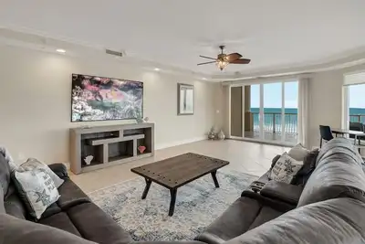 Image de Directly on the Beach -  Luxury Condominium - White Sandy Beaches - 3300 Sq Feet