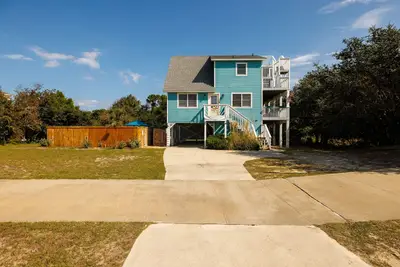 Image de Private pool w/ heat available, hot tub, pet friendly, 5 min walk to beach!