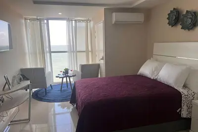 Image de Our beautiful apartment over looks the ocean with complimentary Wifi