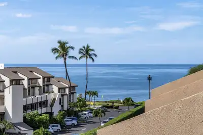Image de 🌈Updated Oceanview Kihei Penthouse, Sleeps 6, +Beach Gear🐬