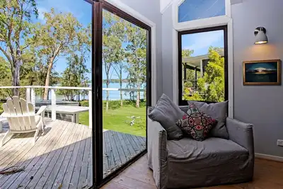 Image de Home by The Cove - Charming Riverfront Cottage
