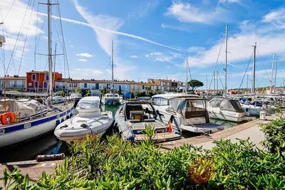 Image de Appartement 2 pièces rénové à Port Grimaud - Terrasse sur canal, Wifi, Clim