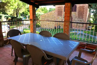 Image de Laghetto, Large Apartment with a Wide Covered Terrace in the heart of Tuscany