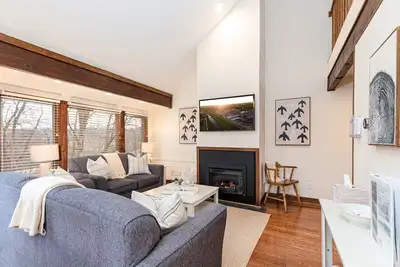 Image de 3br Ensuites | Access to Pool, Pickleball, Lake & more | Walk to Golf & Spa