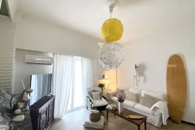 Image de 150m² Unique &Sunlit Live\/Work Space in Athens