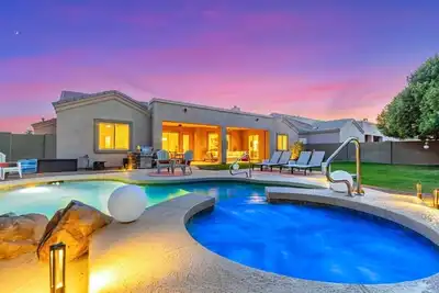 The Dreaming Tree|Sleeps 10|Pool & Spa|Firepit|Bbq