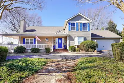 Image de Spacious 5br Home – Dog Friendly with Fenced Yard, Fire Pit & Close to Trails!