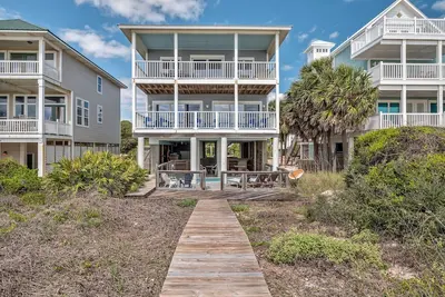 Image de Belle Vue: Beautiful Beachfront Sgi Plantation Home- Sleeps 10, Pet Friendly!
