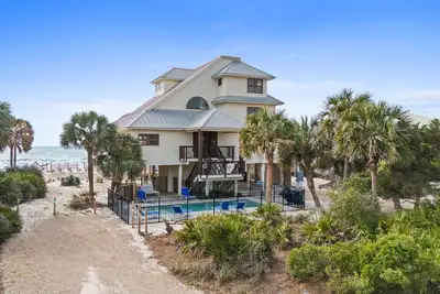 Image de Morning Glory: Beachfront, Private Pool, Hot Tub, In the Plantation