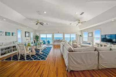 Image de Sea Chalet: 5br Beachfront Home in Plantation- Sleeps 14, Pet Friendly!