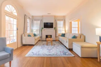 Image de Near Downtown, Parks & Museum - Midtown Two-Units!